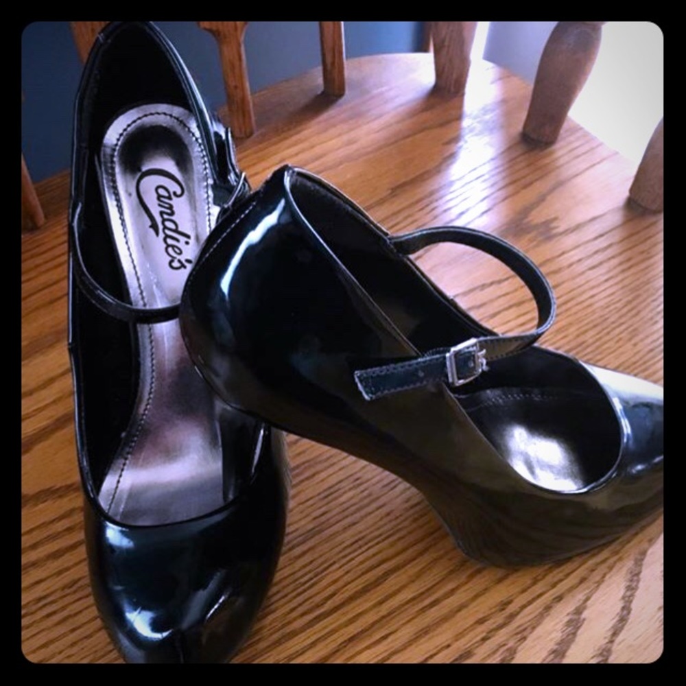 Candies black front step stilettos Size 8